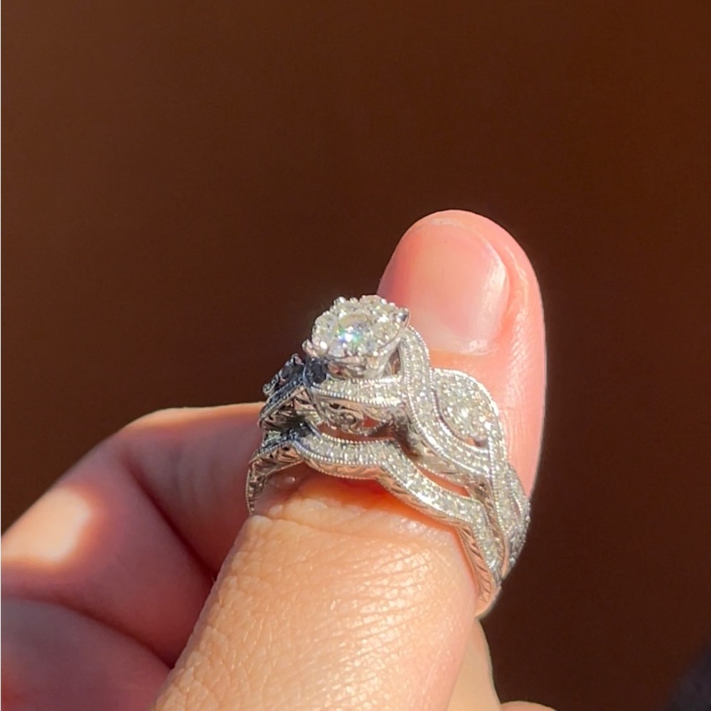 Beautiful wedding ring with matching set!